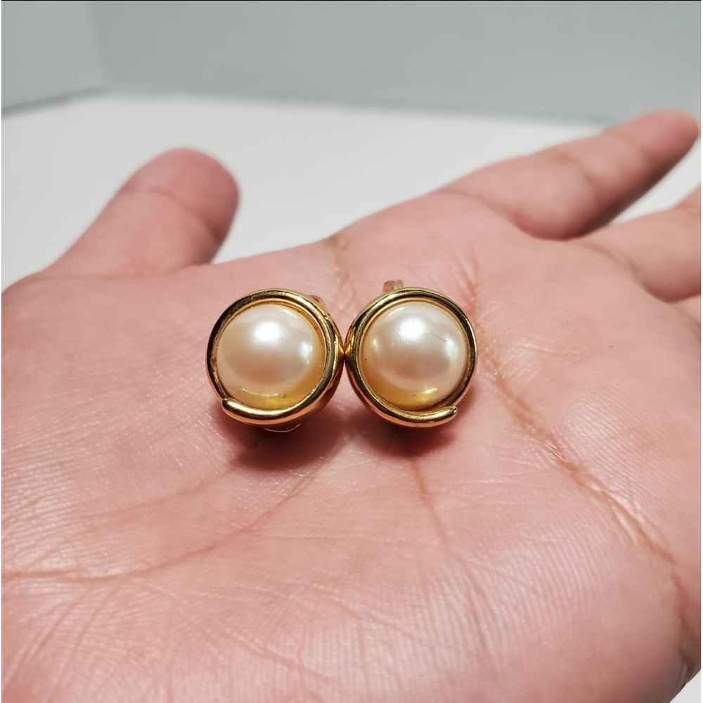 VTG MONET Marbe Faux Pearl Clip On‎ Earrings.
